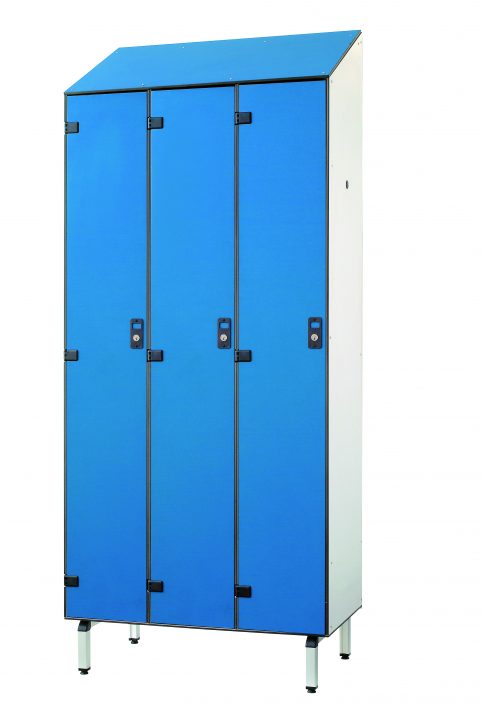 Armadio in laminato a 3 colonne. Tetto inclinato